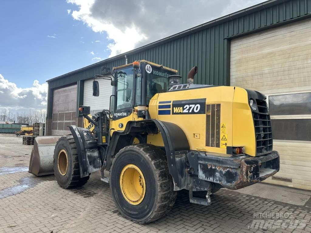 Komatsu WA270 8 Tekerlekli yükleyiciler