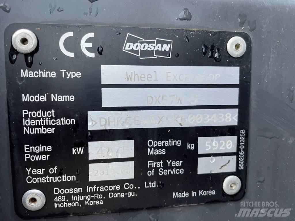 Doosan DX 57 W-5 Lastik tekerli ekskavatörler