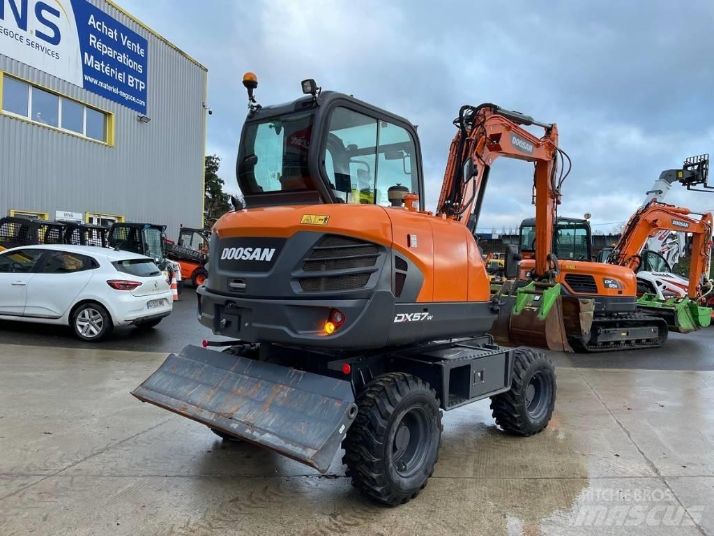 Doosan DX 57 W-5 Lastik tekerli ekskavatörler