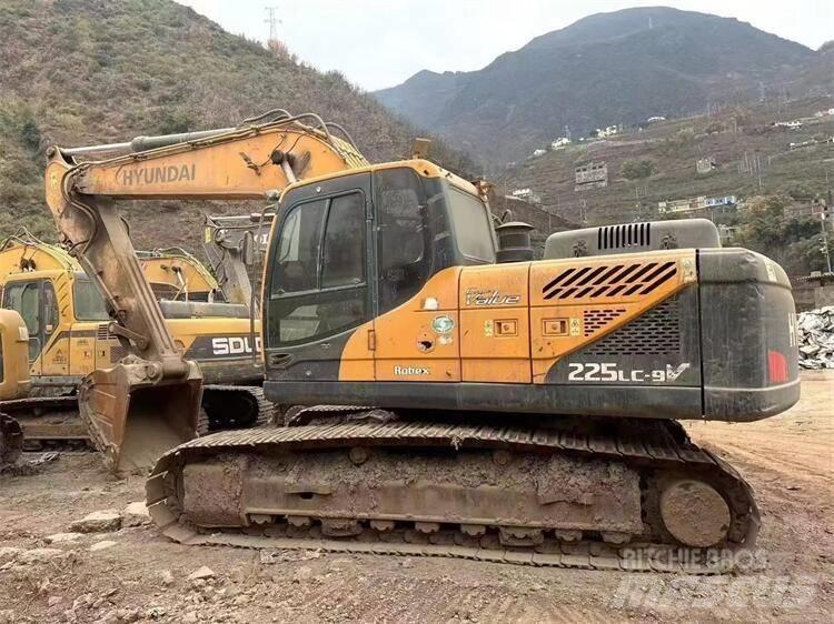 Hyundai R215VS Lastik tekerli ekskavatörler
