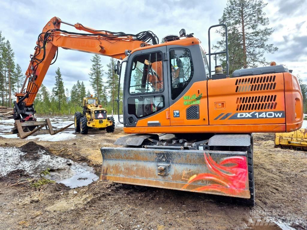 Doosan DX 140 W-3 Lastik tekerli ekskavatörler