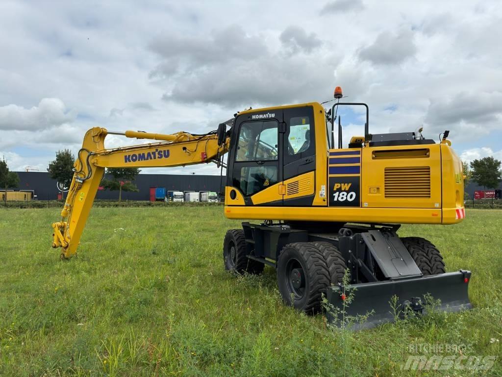 Komatsu PW180-11E0 Lastik tekerli ekskavatörler