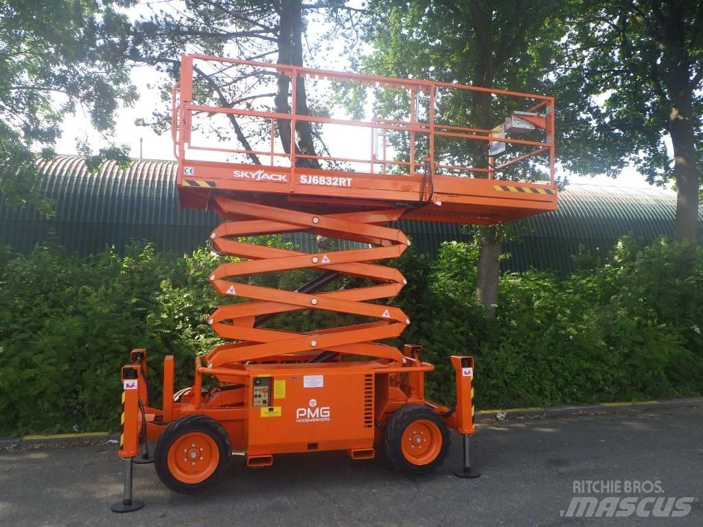 SkyJack SJ6832RT Makasli platformlar