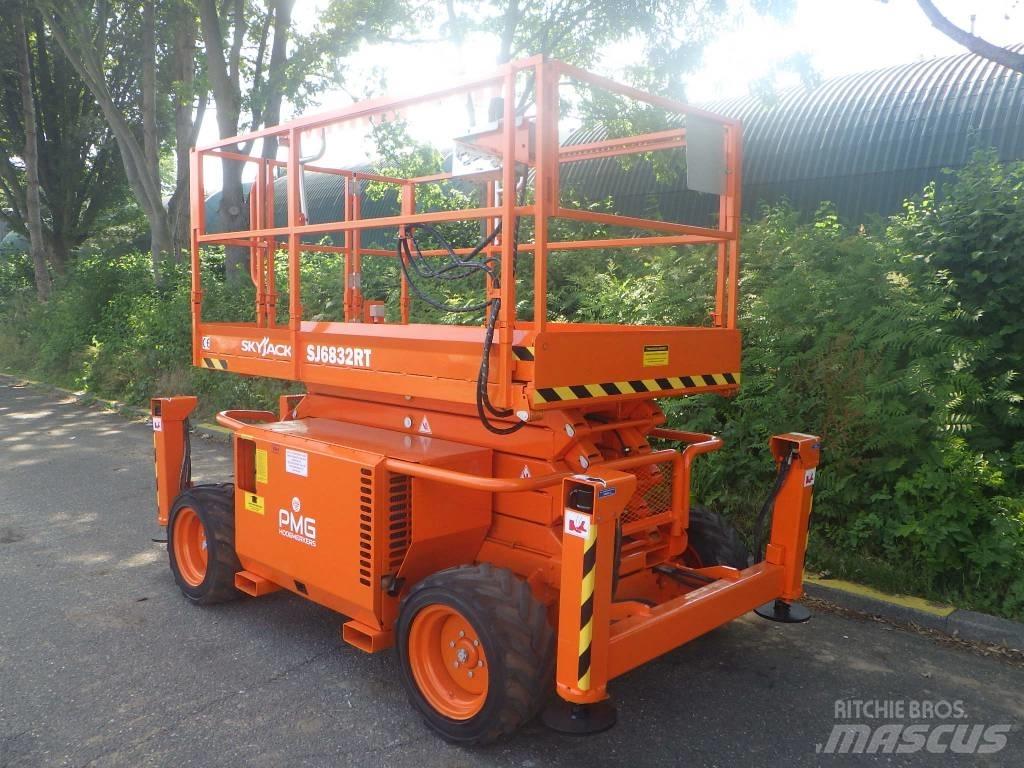 SkyJack SJ6832RT Makasli platformlar