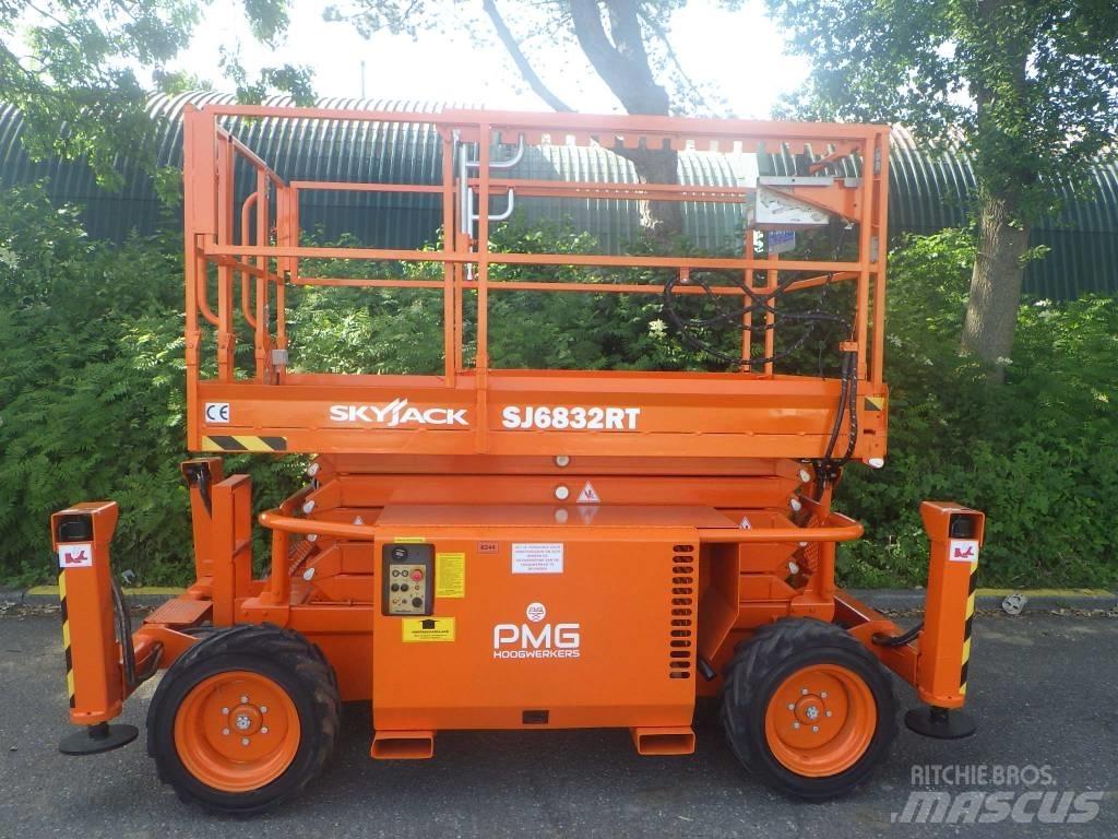 SkyJack SJ6832RT Makasli platformlar