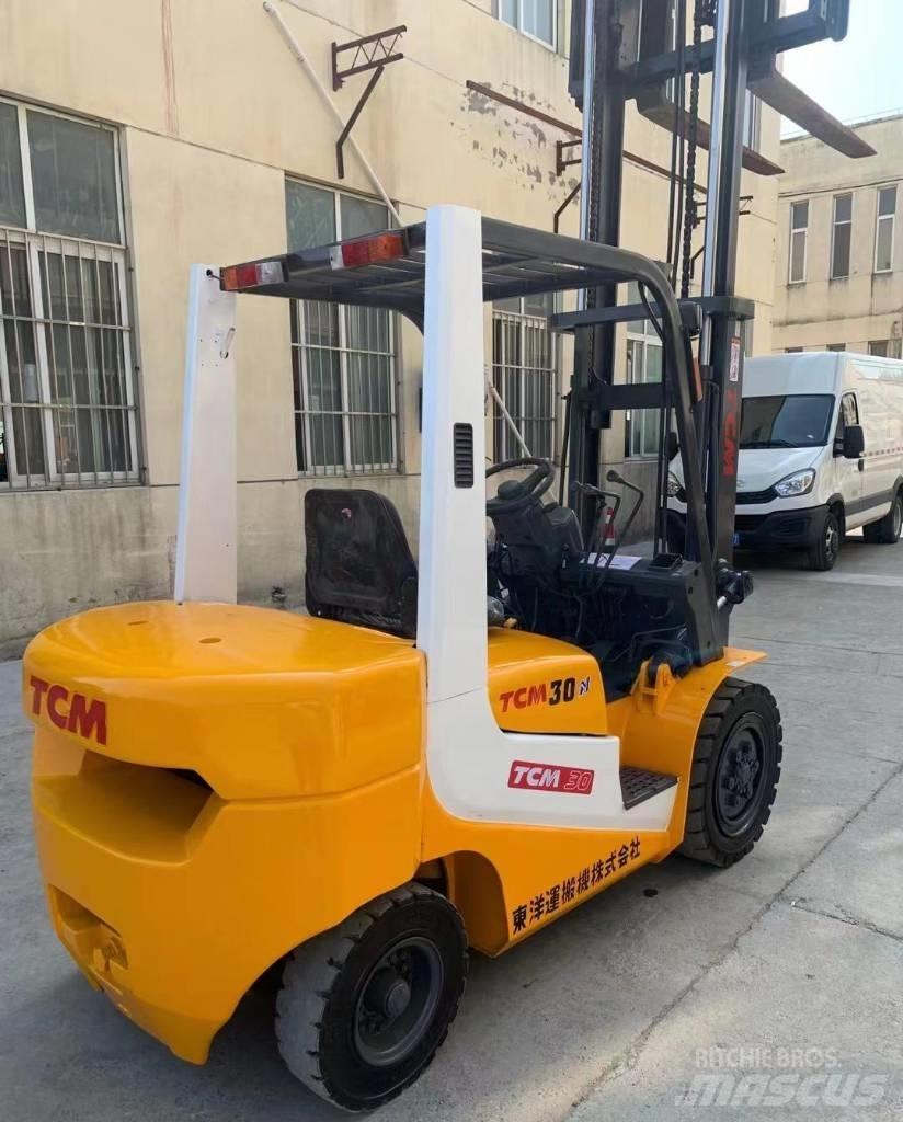 TCM FD30 Reach truck - depo içi istif araçları