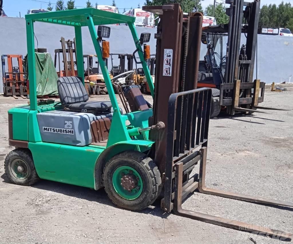 Mitsubishi FG25 LPG'li forkliftler