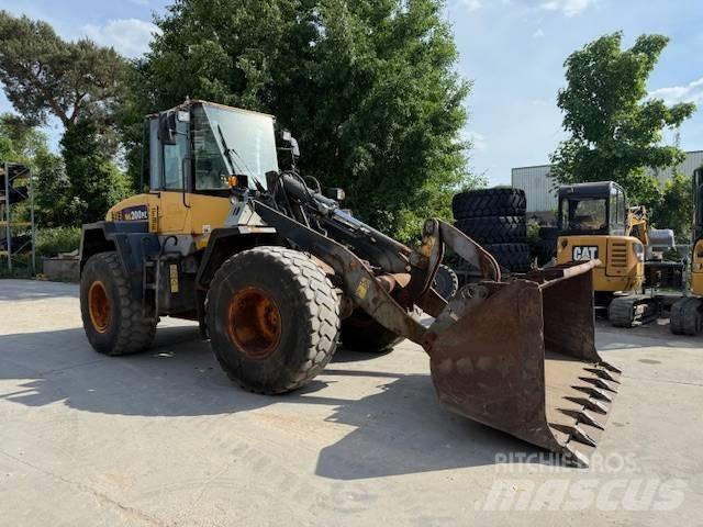 Komatsu WA 200 Tekerlekli yükleyiciler