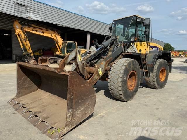 Komatsu WA 200 Tekerlekli yükleyiciler