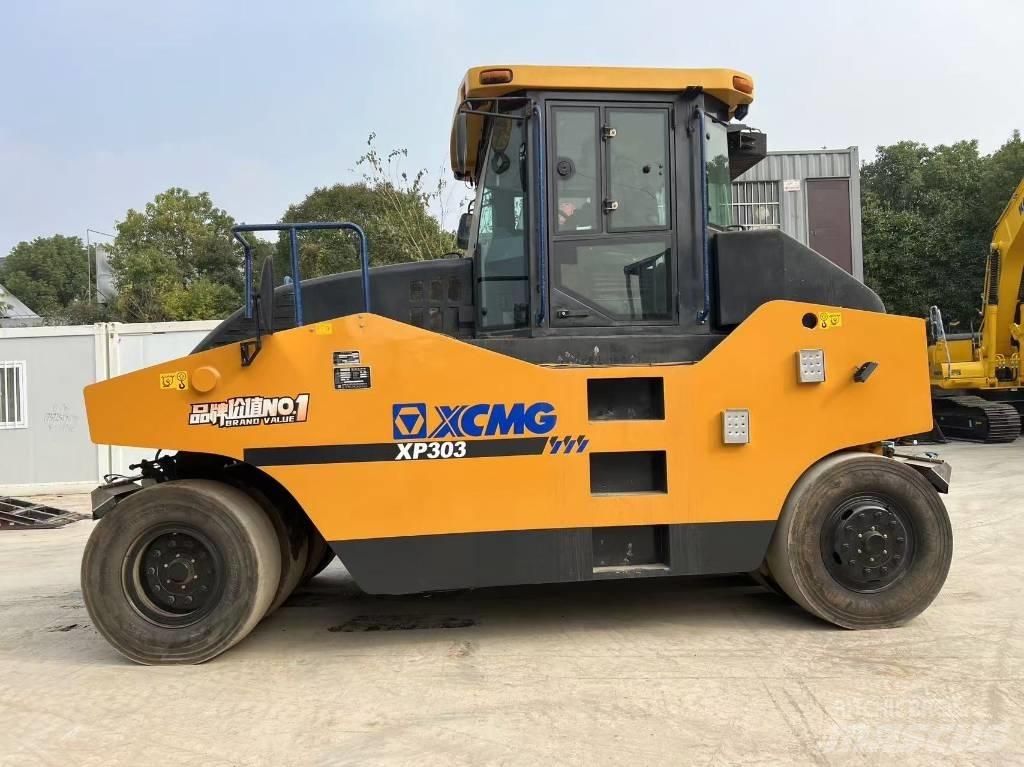 XCMG XP 303 Taşıma ve serme makinaları - finişerler