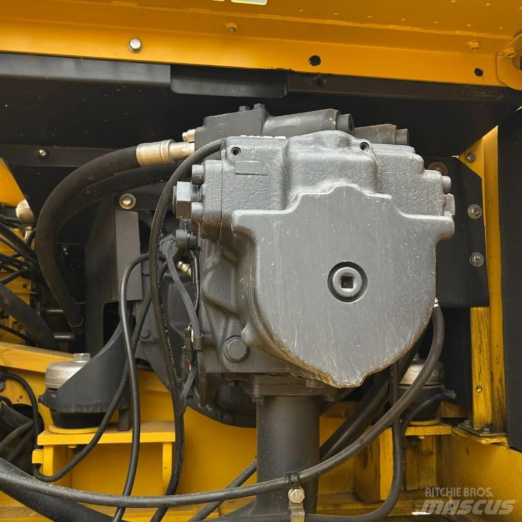 Komatsu 400-7 Paletli ekskavatörler