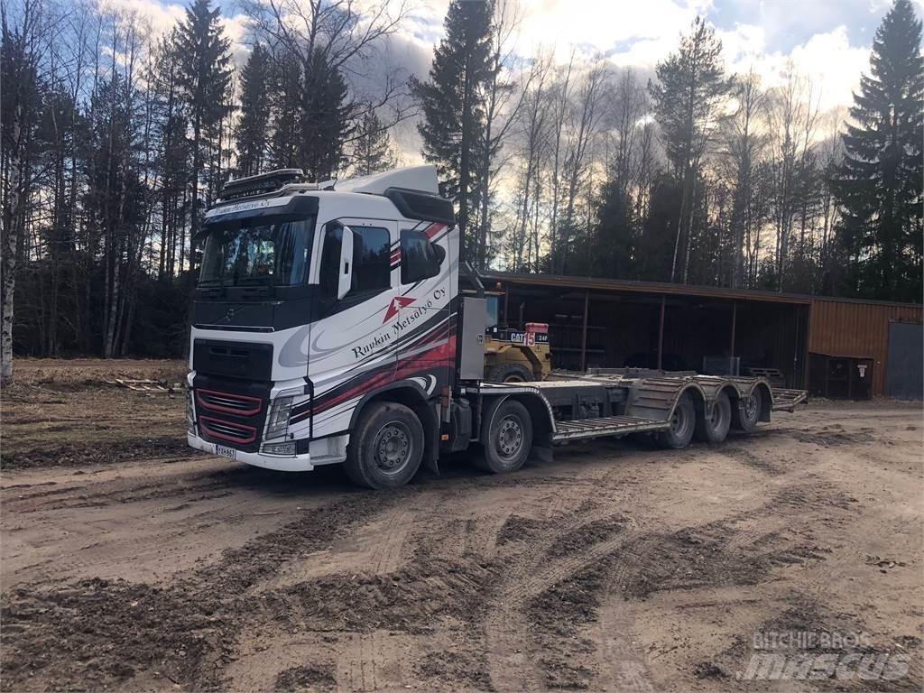 Volvo FH13 Orman makinesi taşıma kamyonları