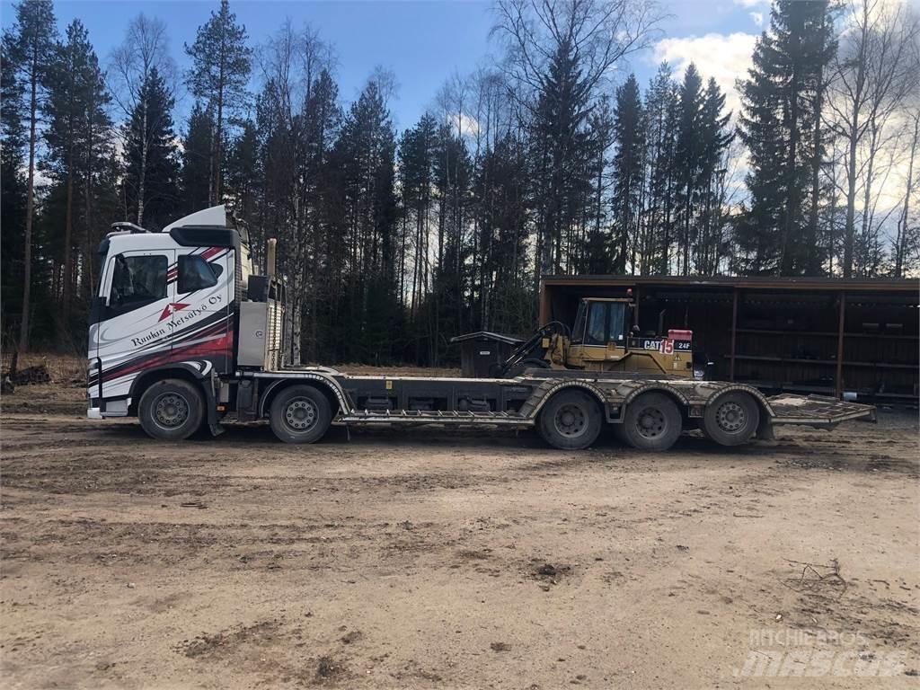 Volvo FH13 Orman makinesi taşıma kamyonları