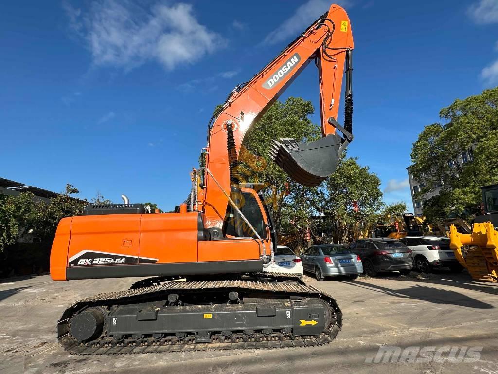 Doosan DX 225 LC Paletli ekskavatörler