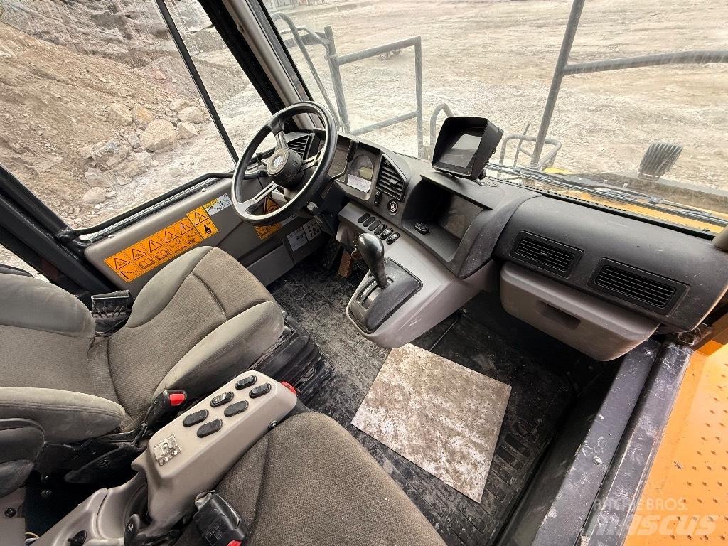 Komatsu HD 405 - 8E0 Yol disi kaya kamyonu