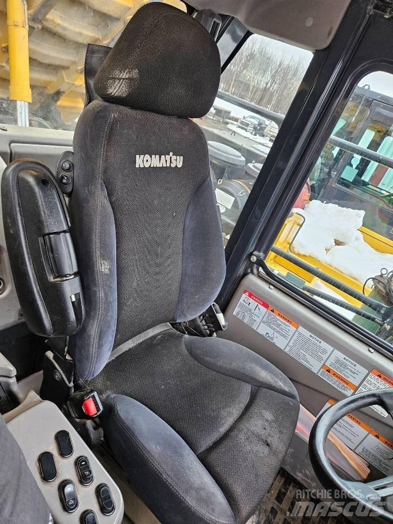 Komatsu HD465-8 Belden kirma kamyonlar