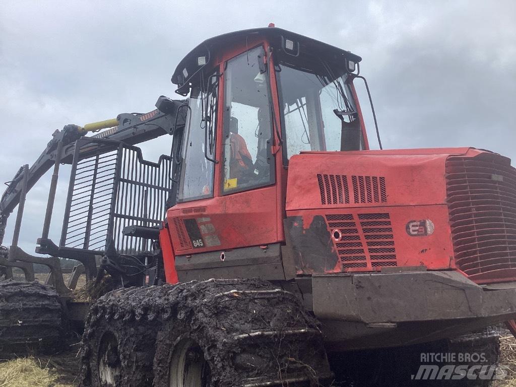 Komatsu 845 Tomruk yükleyici traktörler