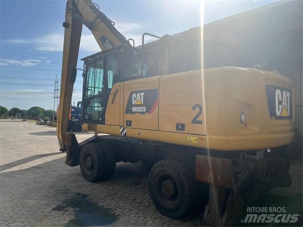 CAT MH3026 Lastik tekerli ekskavatörler