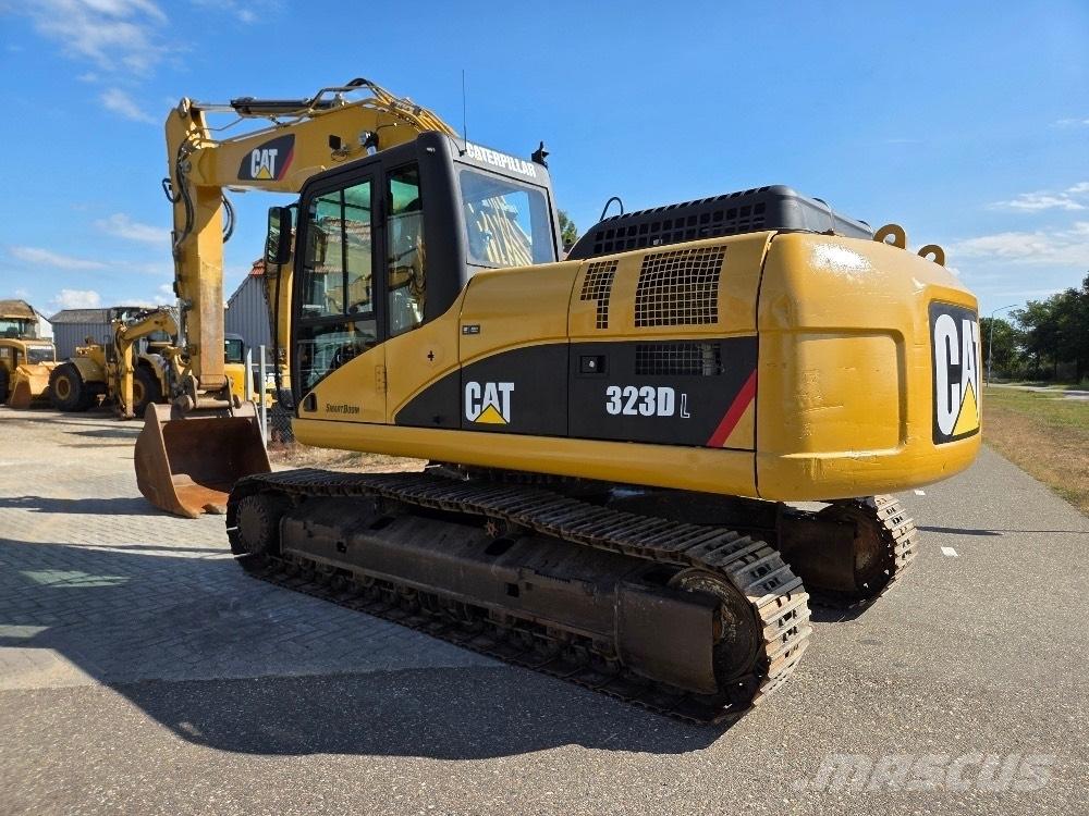 CAT 323DL Paletli ekskavatörler
