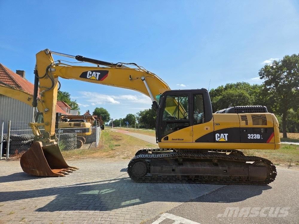 CAT 323DL Paletli ekskavatörler