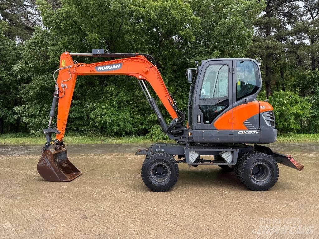 Doosan DX 57 W Lastik tekerli ekskavatörler