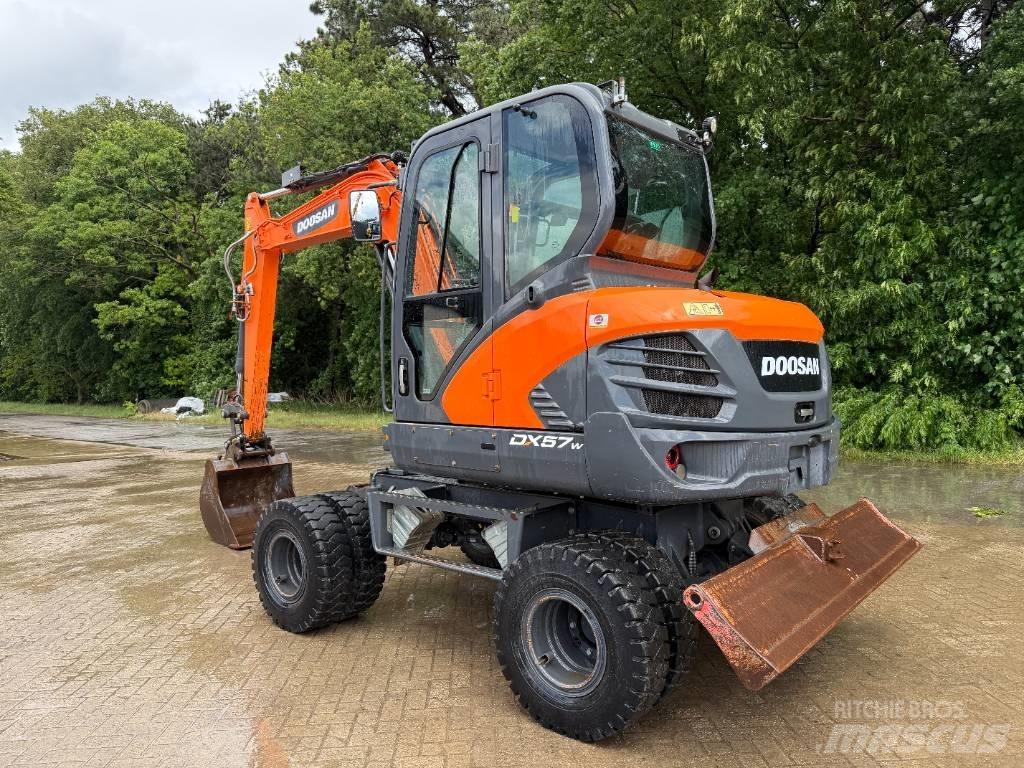 Doosan DX 57 W Lastik tekerli ekskavatörler