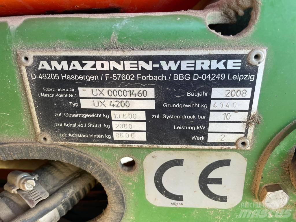 Amazone UX 4200 Çekilir pülverizatörler