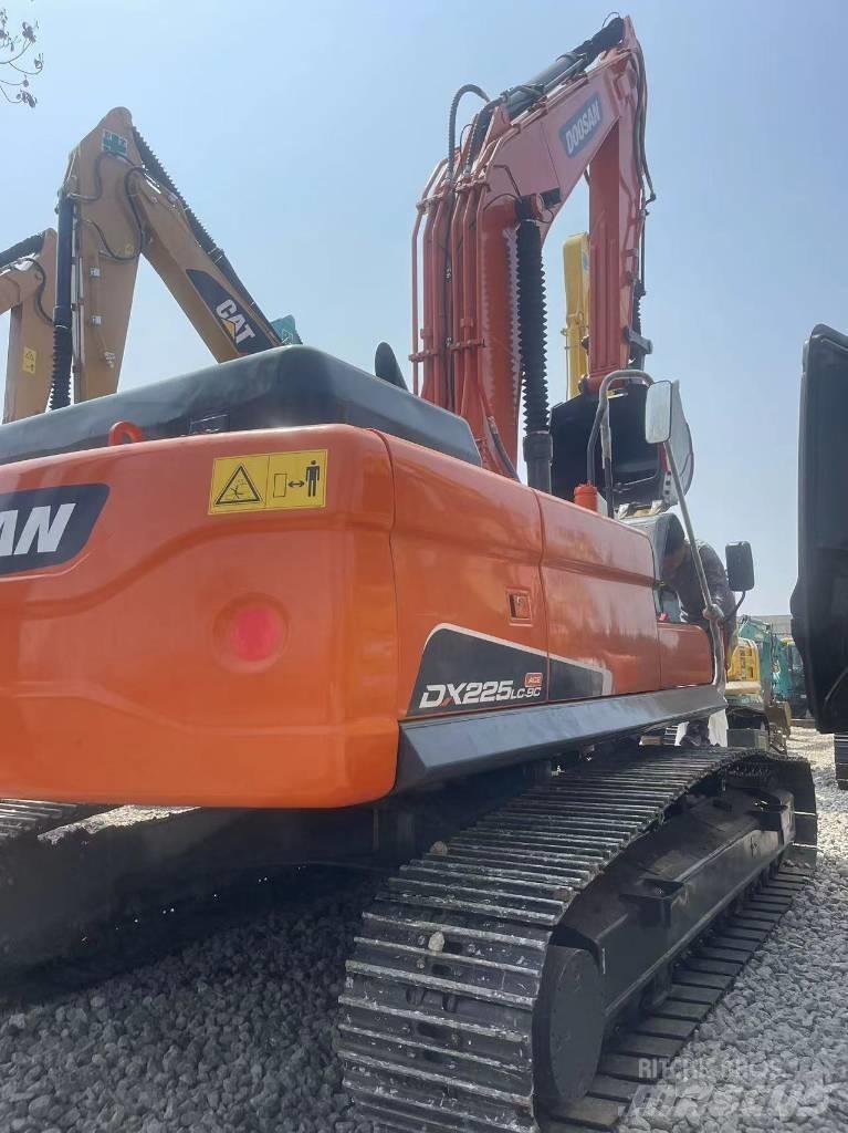 Doosan DX 225LC-9C Paletli ekskavatörler