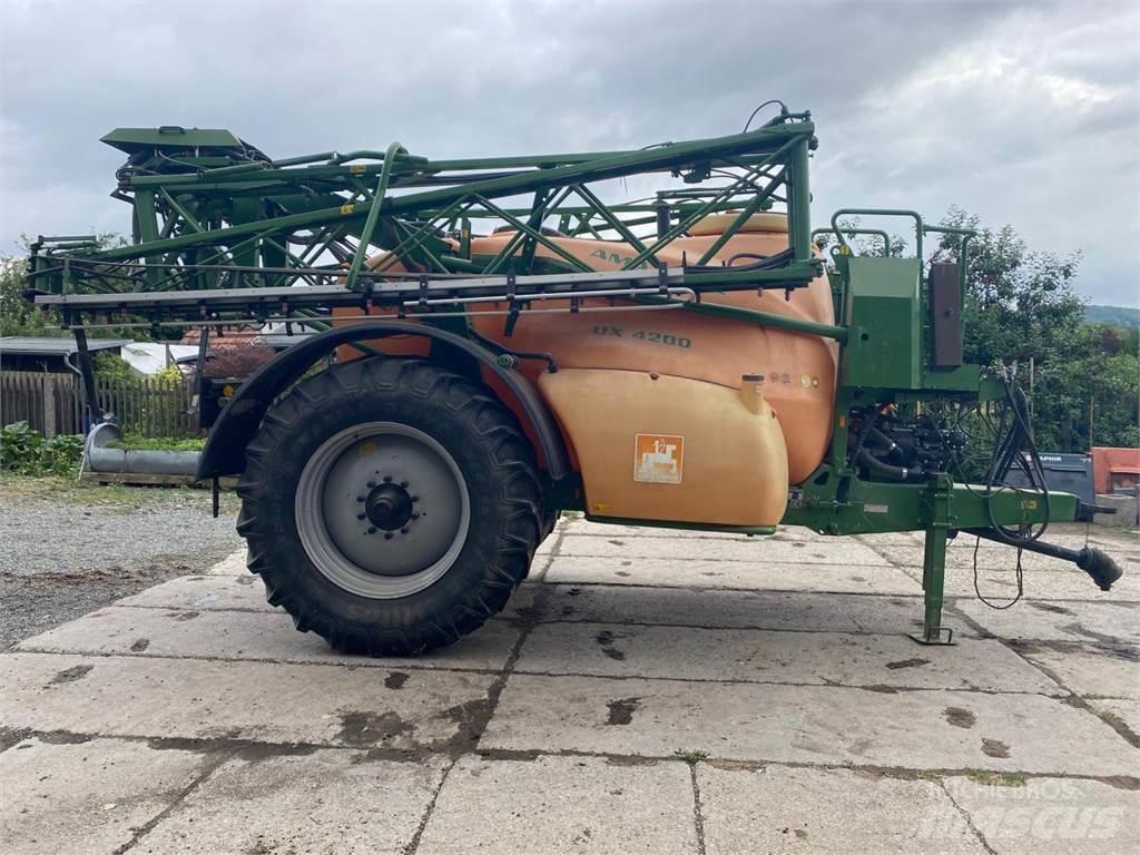 Amazone UX 4200 Çekilir pülverizatörler