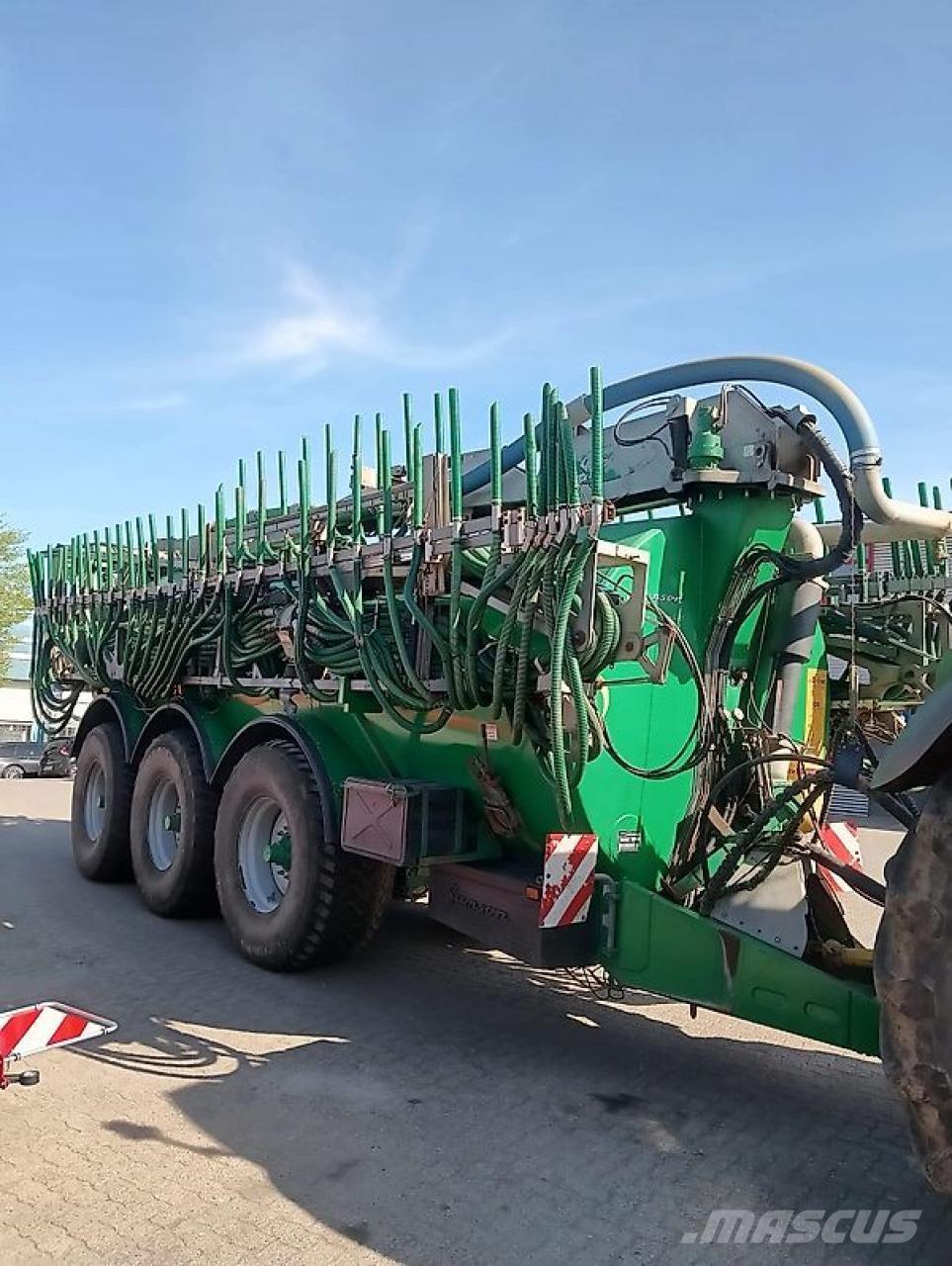 Samson PG 25 Sivi gübre ve ilaç tankerleri