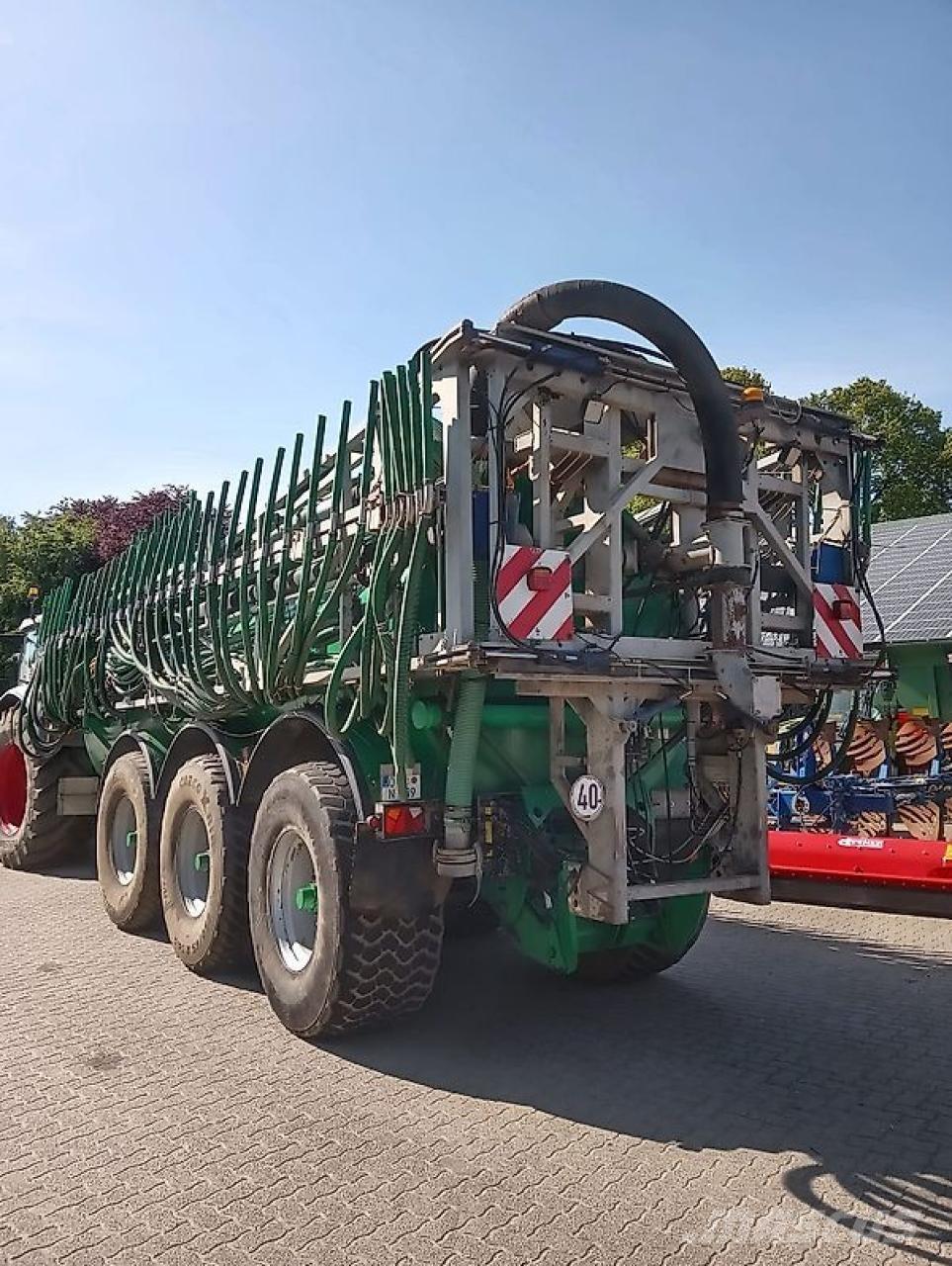 Samson PG 25 Sivi gübre ve ilaç tankerleri