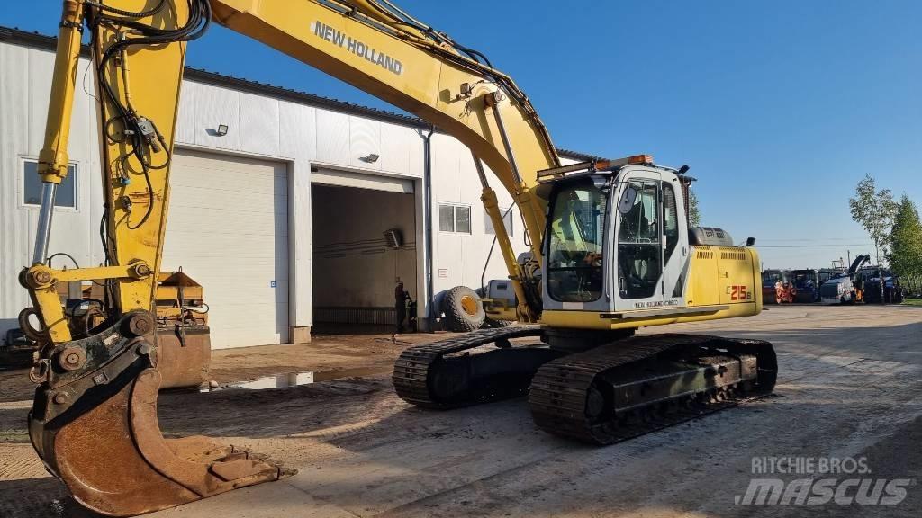 New Holland E 215 B Paletli ekskavatörler