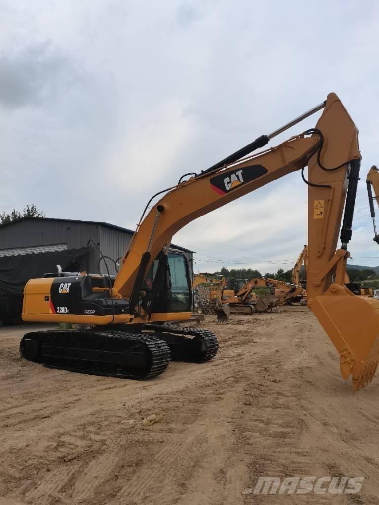 CAT 320D Paletli ekskavatörler
