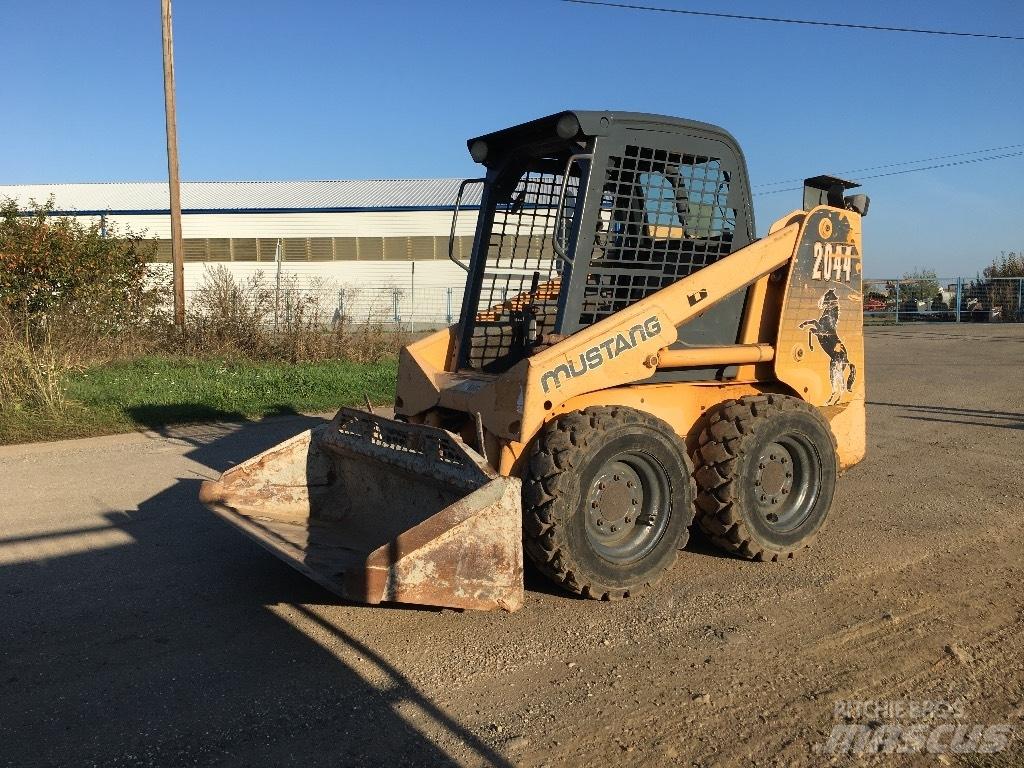 Mustang 2040 Skid steer loderler