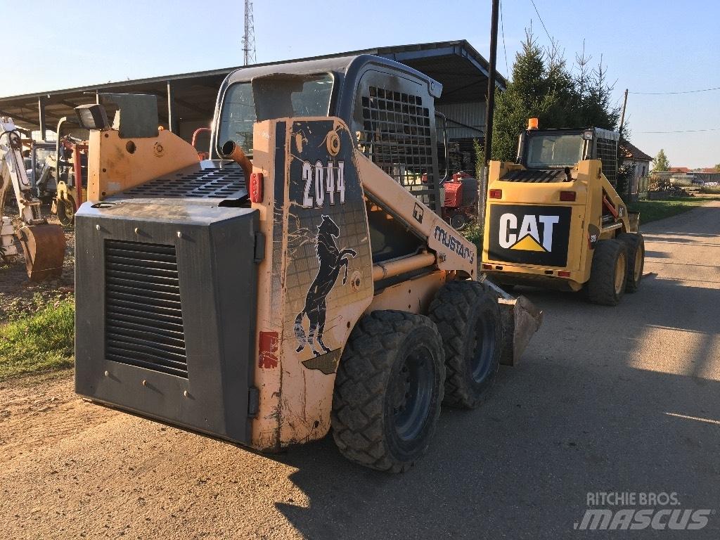 Mustang 2040 Skid steer loderler