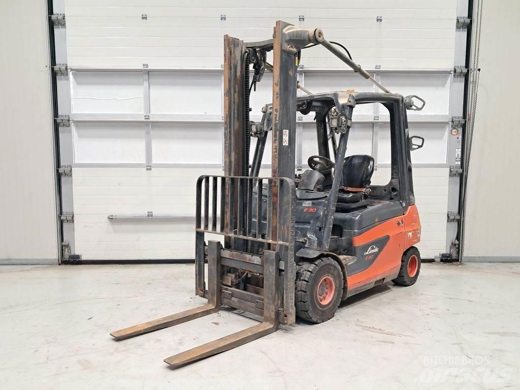 Linde E30-01 Elektrikli forkliftler