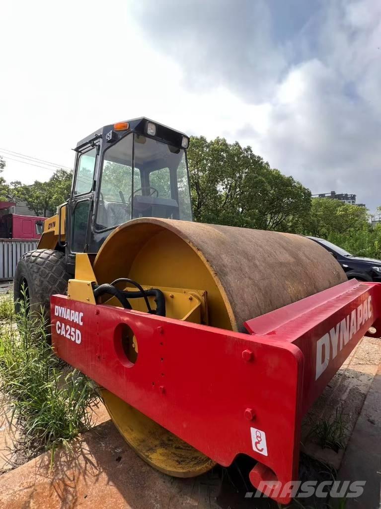 Dynapac CA25D Tek tamburlu silindirler