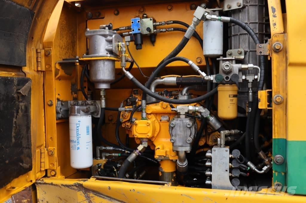 CAT 323 D Paletli ekskavatörler