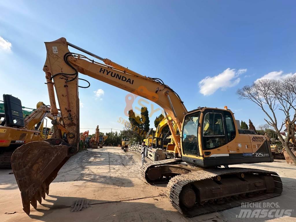 Hyundai 225 Paletli ekskavatörler