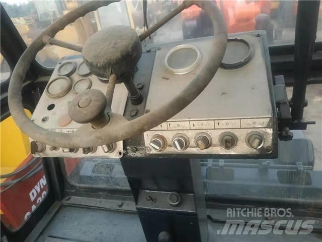 Dynapac CC421 Tek tamburlu silindirler