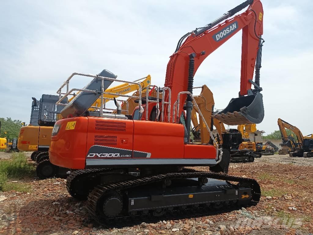 Doosan DX 300 Paletli ekskavatörler