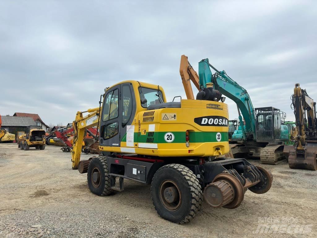 Doosan DX 160 WR Lastik tekerli ekskavatörler