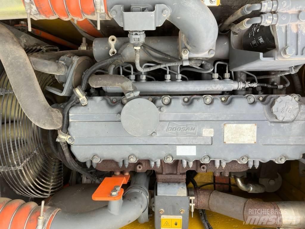 Doosan DX 160 WR Lastik tekerli ekskavatörler