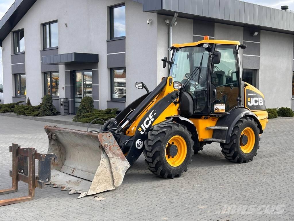 JCB 409 Tarimsal teleskopik yükleyiciler