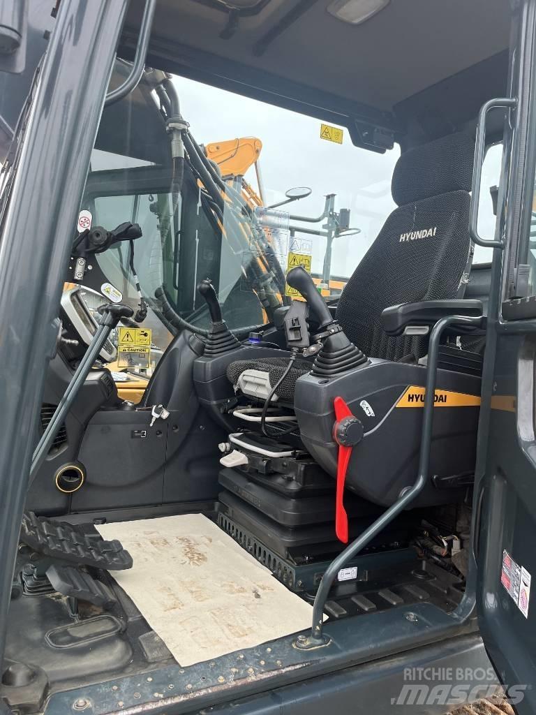Hyundai HX 220 Paletli ekskavatörler