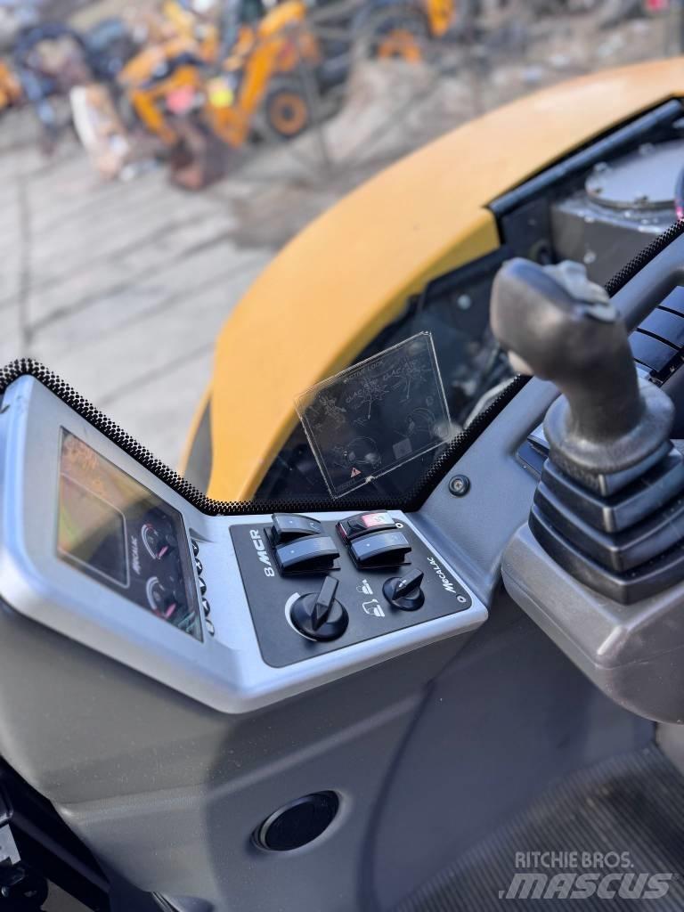 Mecalac 8 M CR Paletli ekskavatörler