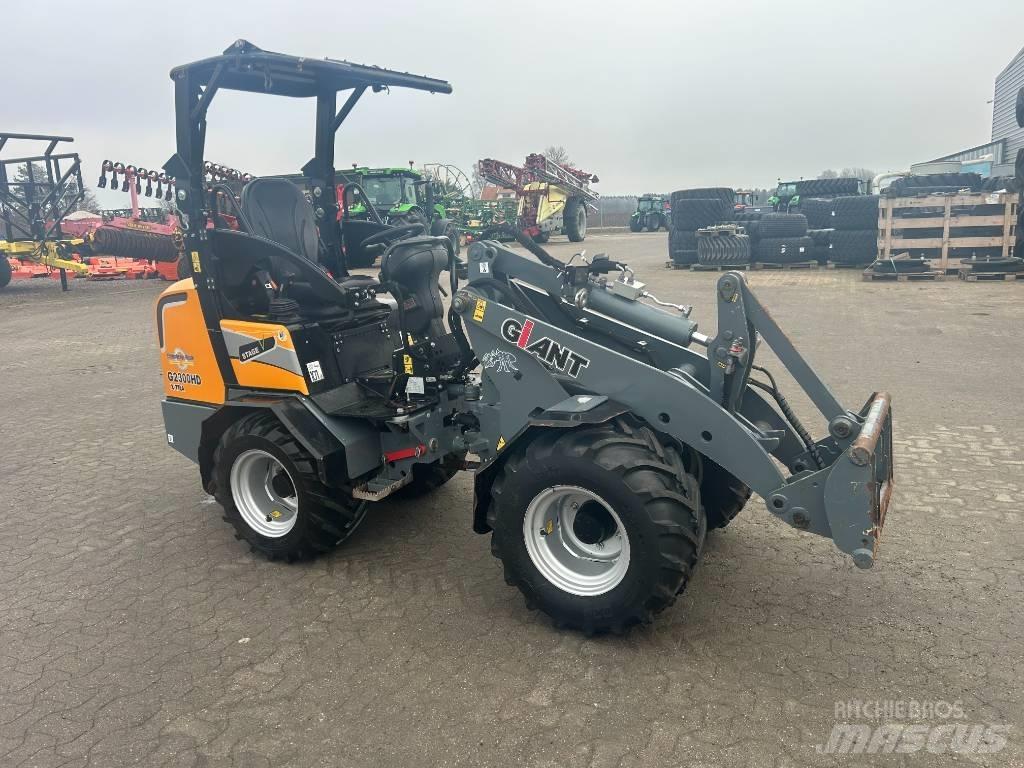 GiANT 2300 Xtra HD Çok amaçlı yükleyiciler