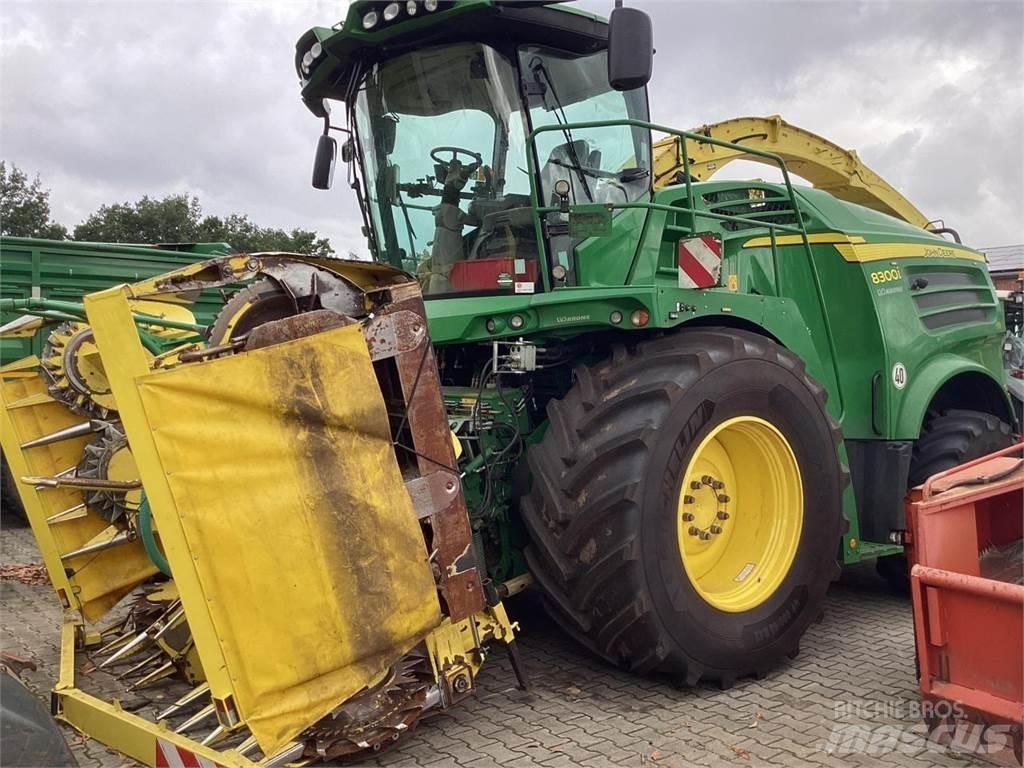John Deere 8300 Kendi yürür silaj makinalari