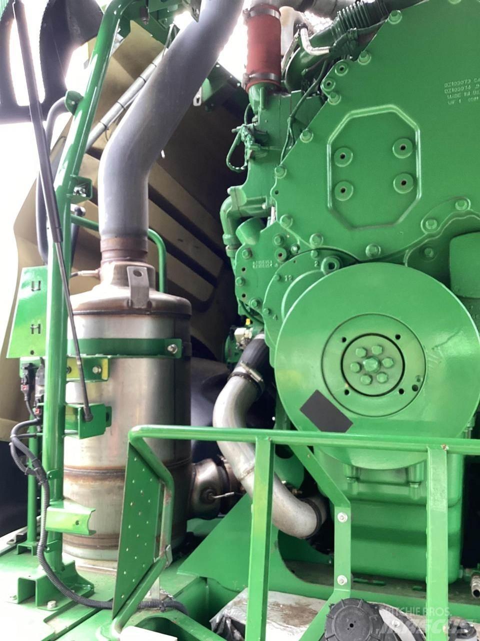 John Deere 8300 Kendi yürür silaj makinalari