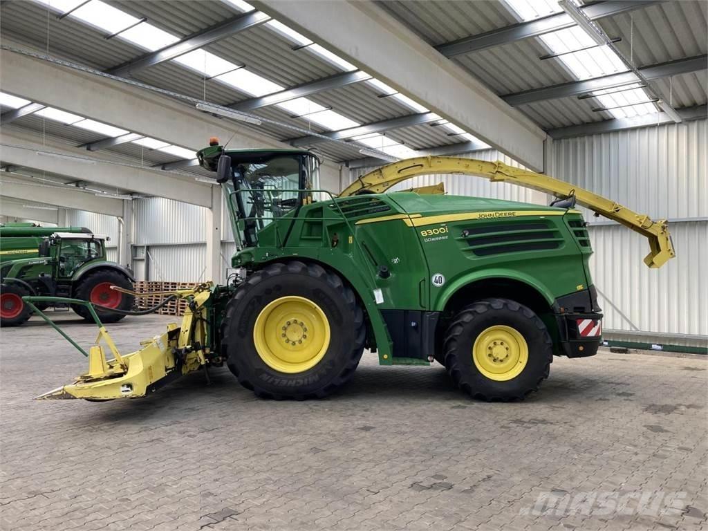 John Deere 8300 Kendi yürür silaj makinalari